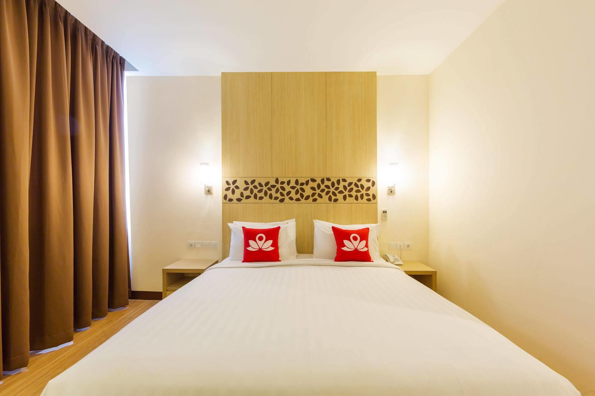 Zen Rooms Kuta Tuban Suites Εξωτερικό φωτογραφία