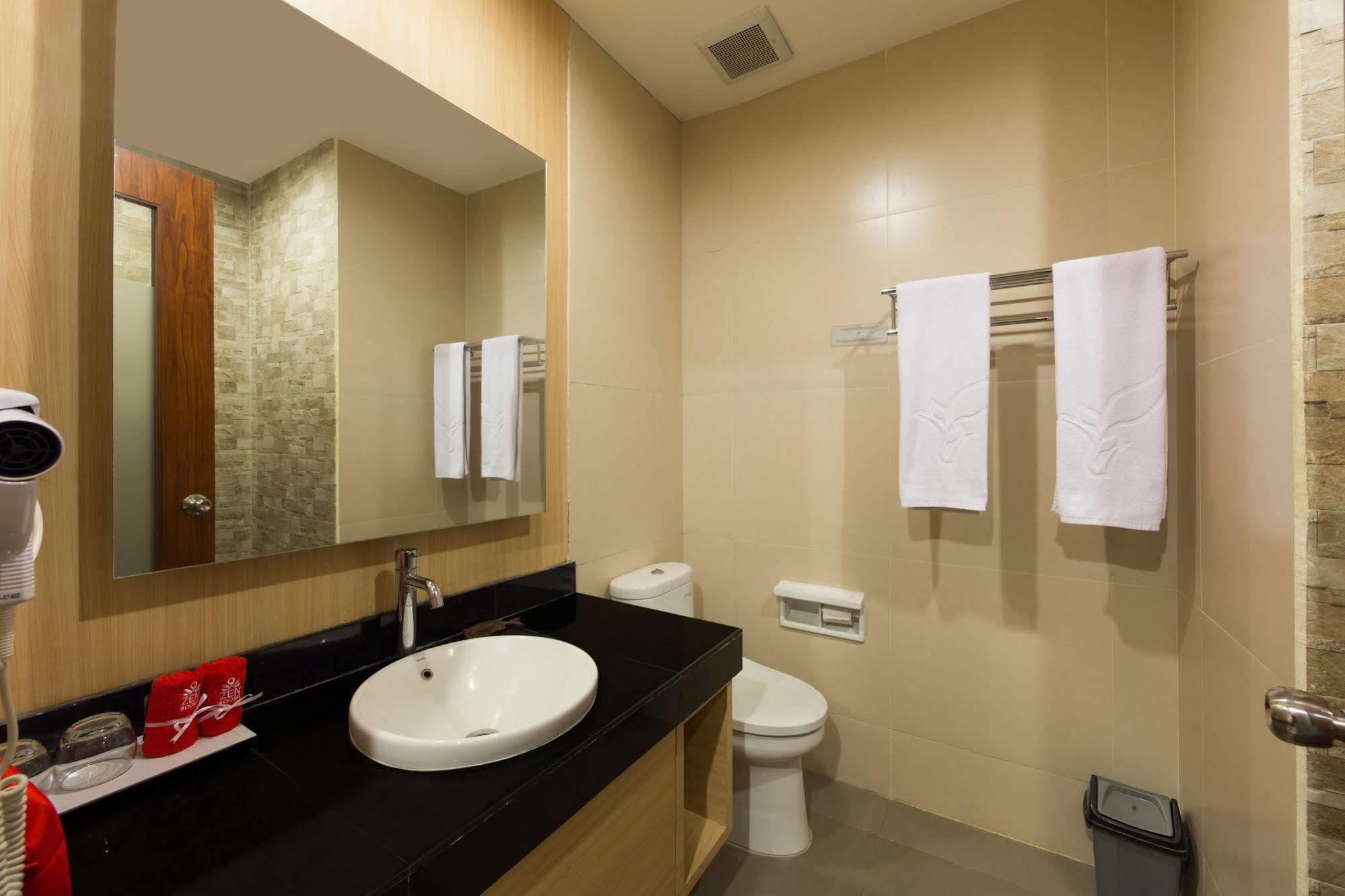 Zen Rooms Kuta Tuban Suites Εξωτερικό φωτογραφία
