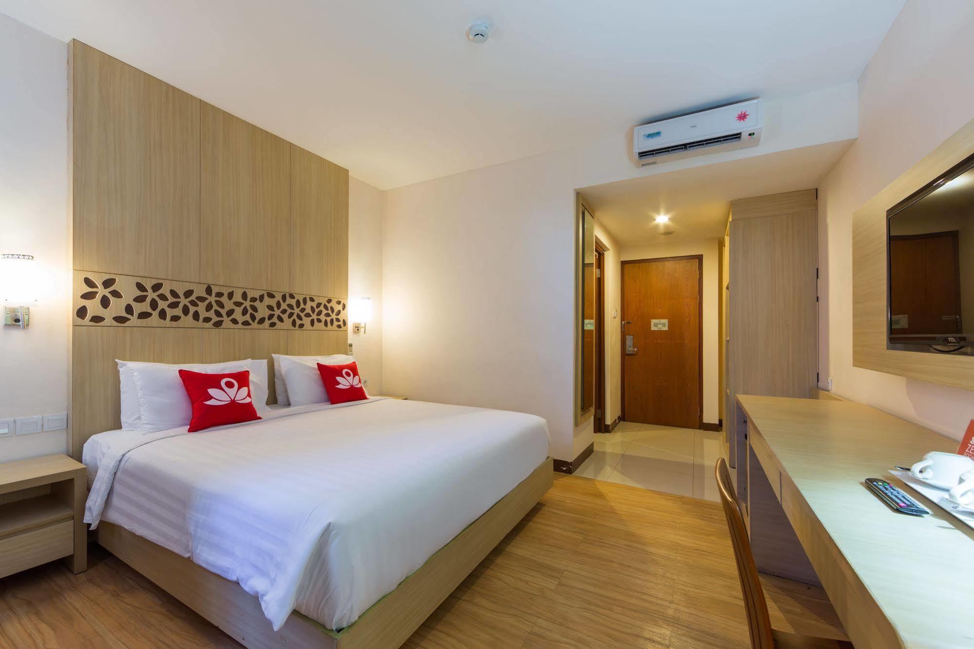 Zen Rooms Kuta Tuban Suites Εξωτερικό φωτογραφία