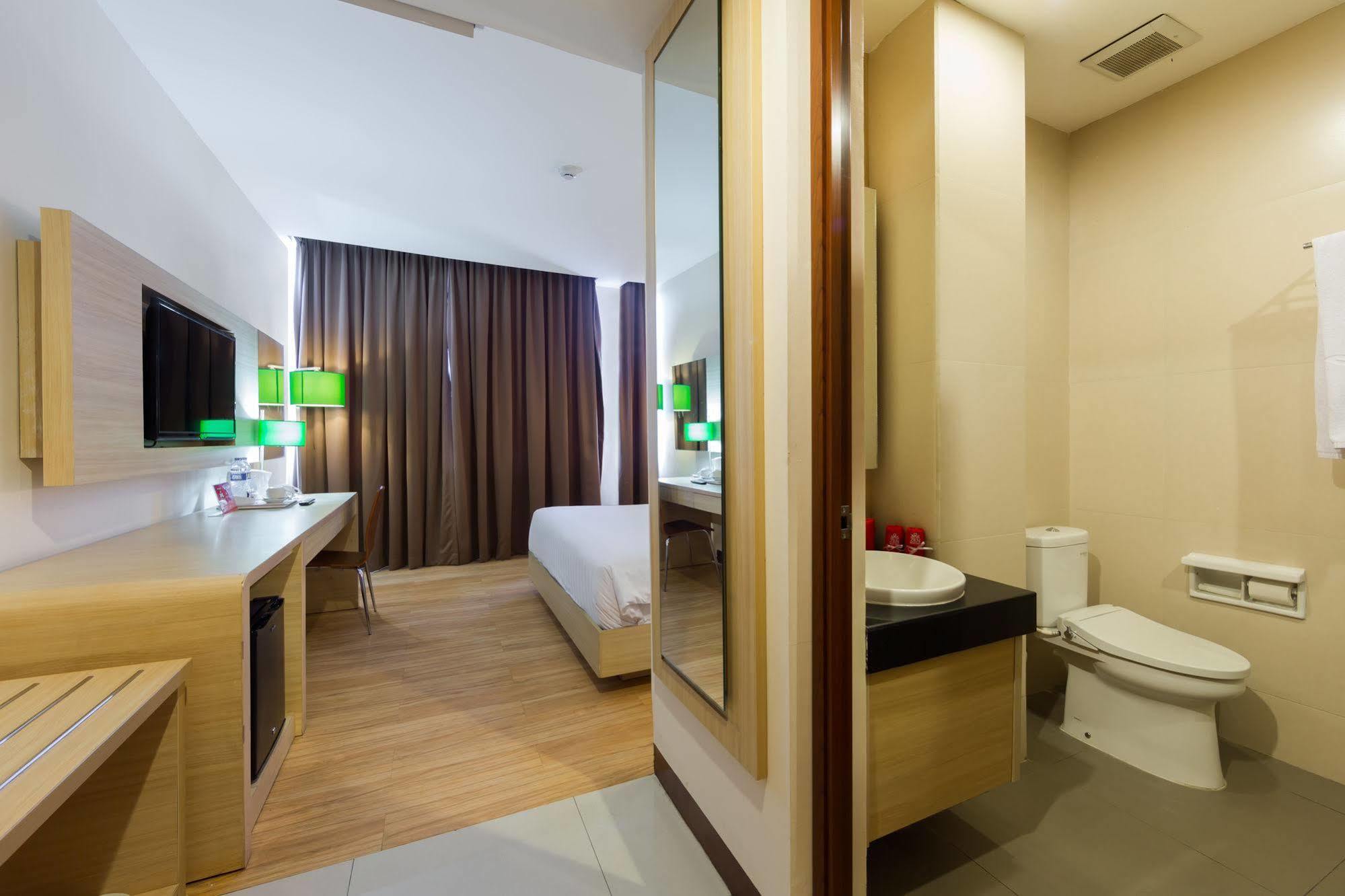 Zen Rooms Kuta Tuban Suites Εξωτερικό φωτογραφία